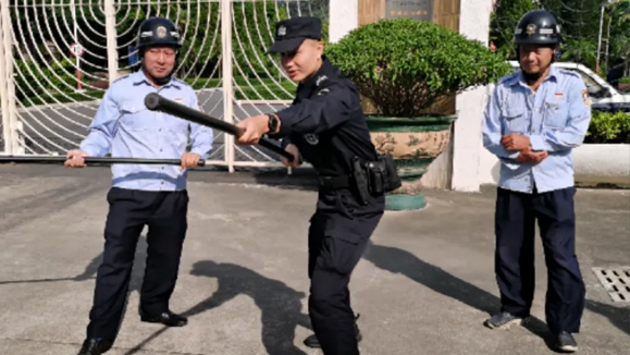 安亦保安開(kāi)展2022年度應(yīng)急事件培訓(xùn) 進(jìn)一步提高保安對(duì)應(yīng)急事件處置能力